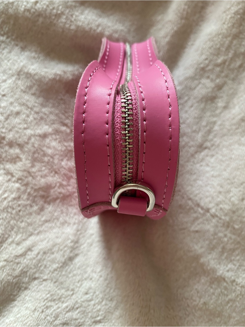 NWOT Dr Martens Mini Heart Bag in Fondant Pink - Picture 5 of 10